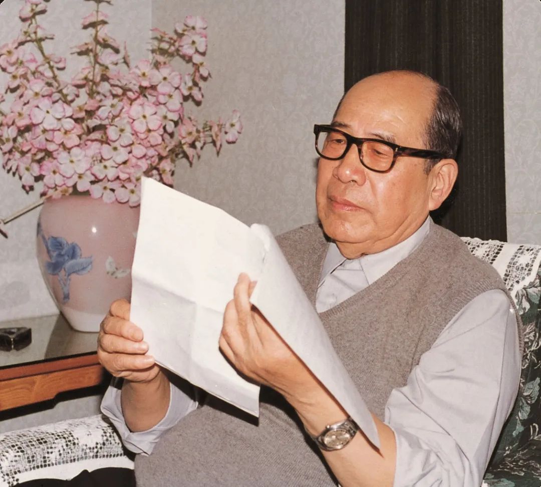 汪德昭+汪德昭院士在工作.jpg