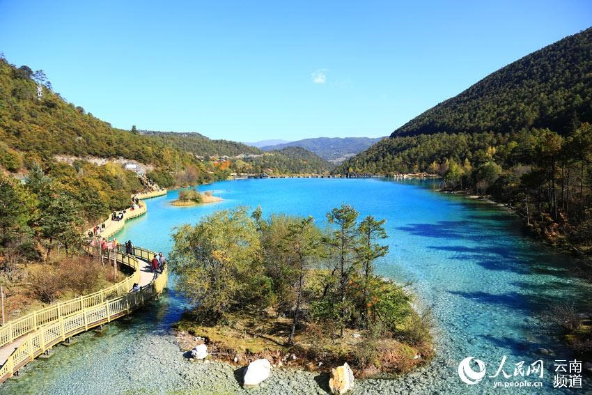 Village in Yunnan boosts tourism and protects environment through wedding photo industry