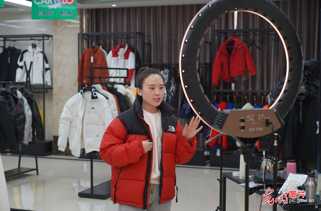 E-commerce experiencing explosive growth in N China's Hebei