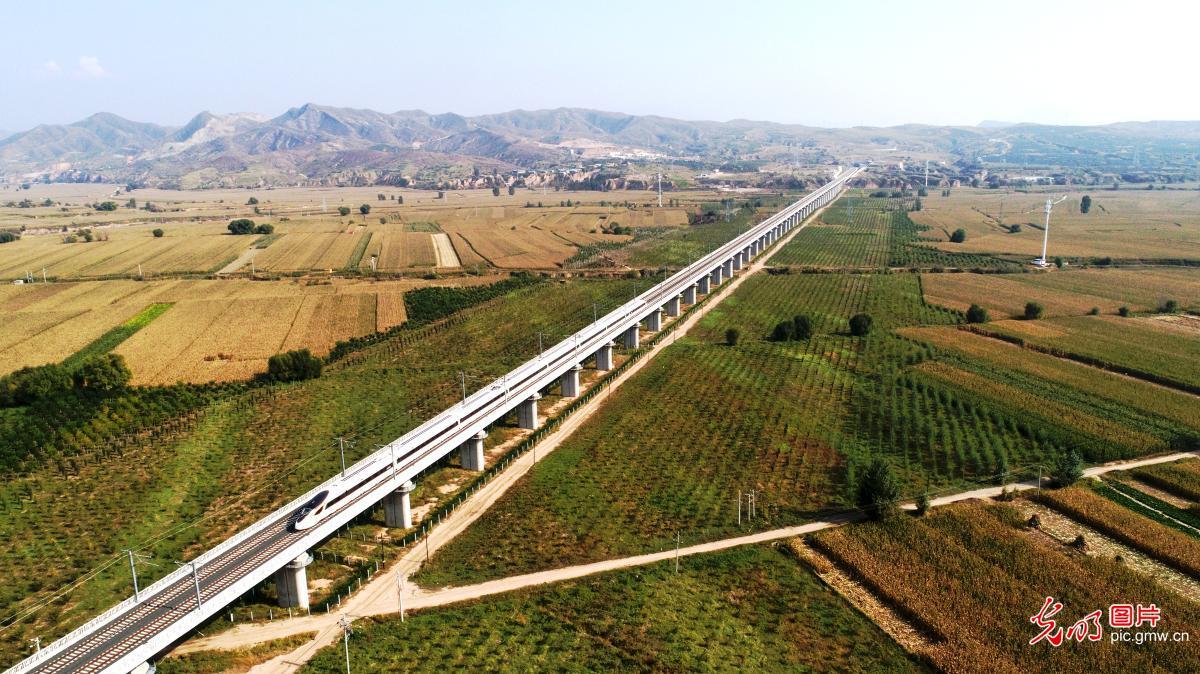 【光明图刊】2020,高铁技术持续领先复兴号全系列车组投用 【光明图刊】2020,高铁技术持续领先复兴号全系列车组投用
