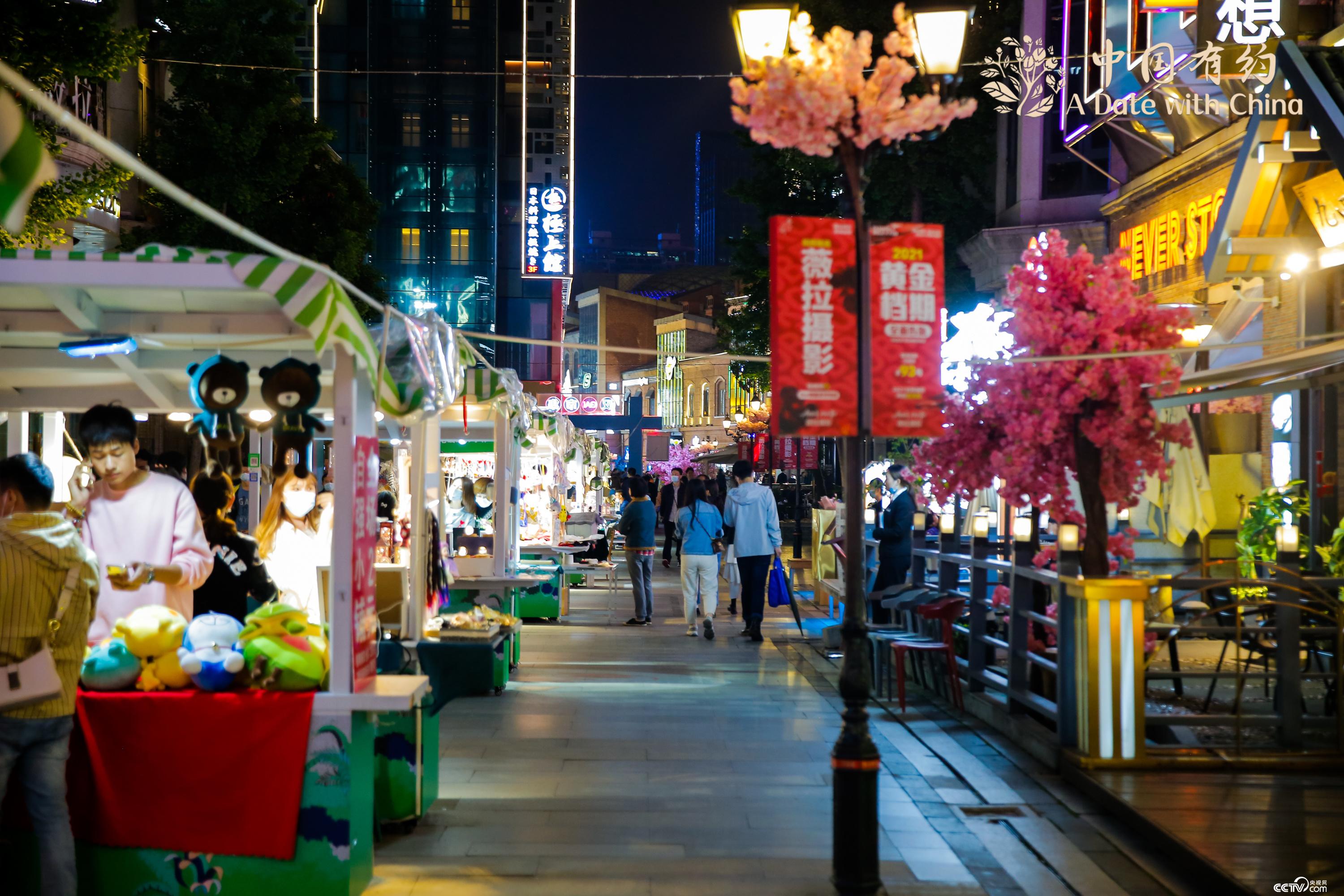 Chuhe Hanjie, a bustling commercial street in Wuhan